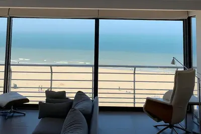 Image de Appartement 3 chambres rénové avec superbe vue sur mer panoramique