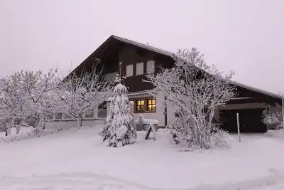 Image de Spacious, idyllic vacation apartment with 2 balconies