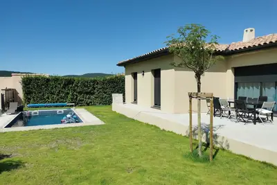 Image de Jolie Maison avec Piscine privée au pied du Mont Ventoux, 4 chambres