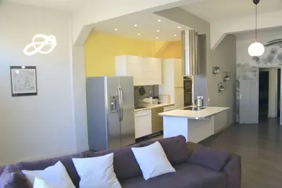 Image de Loft de 150m2, situé à 10 min à pied de la mer, avec climatisation et 2 parkings