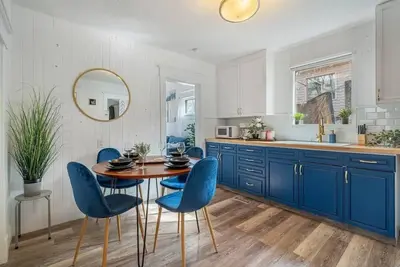 Image de Drum Cottage | Sleeps 7 | Fenced Backyard with Bbq