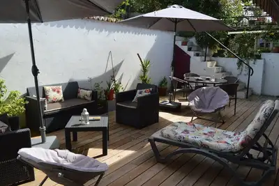 Jolie maison au calme entre plage et centre ville  ;  jardins, patio, parking.