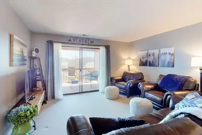 Image de All-season retreat on golf course with indoor/outdoor pools, hot tub, central Ac