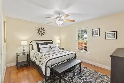 Image de Southern Comfort 2-Br Cottage-Downtown Inverness