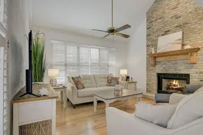 Image de Coastal Style Townhome next to Golf Course - Sleeps up to 8