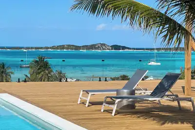 Image de New resort style pool. In the Heart of the Action. High above it all.