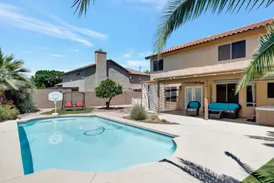 Image de Beautiful & Spacious Home W/ Pool & Hot Tub