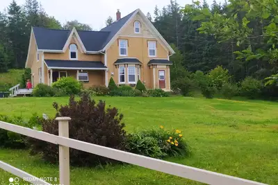 \"Clinton Hills Summer House\"\n\n2023 Tourism Pei license nbr:40000015