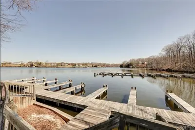 Image de Waterview Lake Anna home, boat slip, beach, fire pit, 1-acre, deck