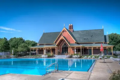 Image de Newly Renovated Condo in the Heart of the Village of West Clay.