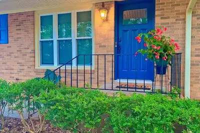 Image de Cozy Contemporary 4 bedroom with lots of living space