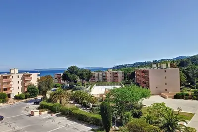 Image de Studio cabine climatisé avec piscine et parking à Bormes-les-Mimosas