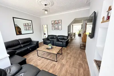 Image de “The End House” 2 minutes walk to the beach