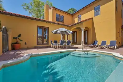 Image de Spacious Home + Cozy Guest House! Private Pool & Courtyard, Near Beach Access