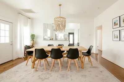 Image de Historic Eastwood Bungalow with Gated Parking