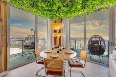 Image de Skyline Views 2br w/ Pool Hollywood