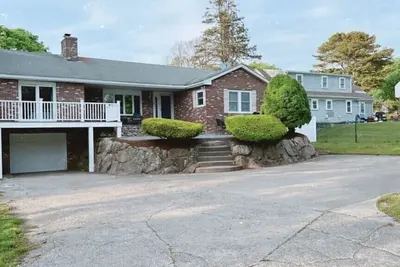 Image de Falmouth heights renovated home, 1. 5 mi to beach