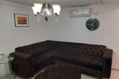 Image de Centrally located, 2 Bedrooms Apartment in Bastos, 100m from Black & Withe.