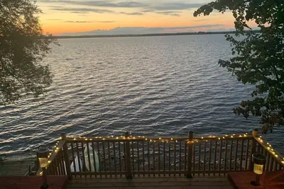 Image de Cozy Beachfront Cottage Prince Edward County