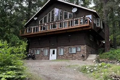 Image de Remodeled woodland oasis for those who want it all