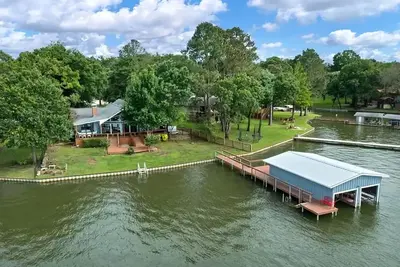 Image de Newly Remodeled - Dream Lake Home on Cedar Creek Reservoir 60 mins from Dallas!