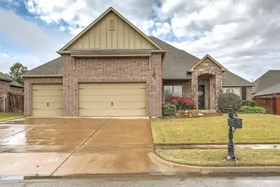 Image de Recently Updated Home with outdoor grilling area and movie room