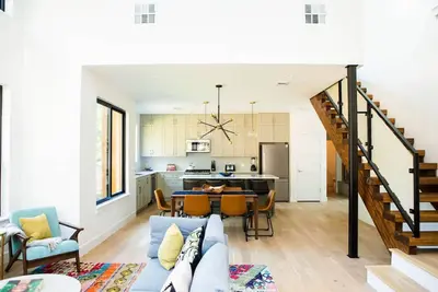 Image de Stylish Home, Dedicated Wfh, Conveniently Located