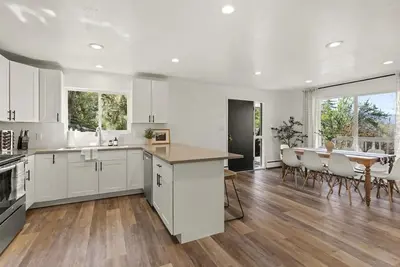 Image de Now discounted Nov & Dec dates! - One of a kind retreat with private creek!