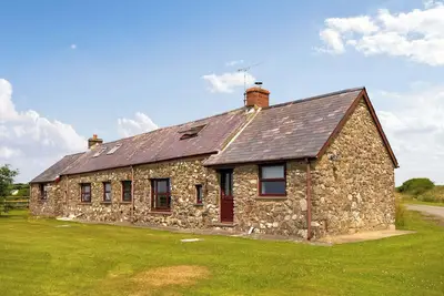 Image de Traditional farm cottage set in the rolling countryside of Pembrokeshire.