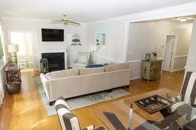 Image de Steps away from Gloucester Marina & Restaurant