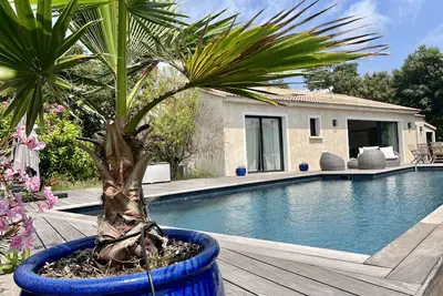 Image de Villa Cecile. Cabanon bleu à pied