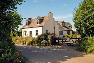 Image de 3 chambres à coucher à Nolton Haven