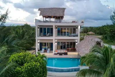 Image de Luxury Beach front Villa withthe best dock/pier in Placencia.