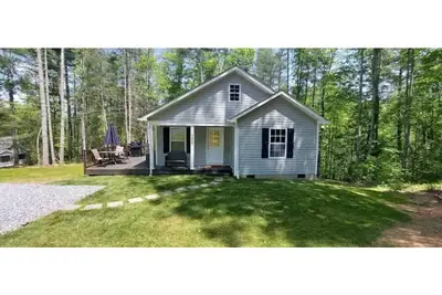 Image de Woodsy cottage next to Lake James