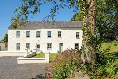 Image de 5 chambres à coucher à Near Llangwm