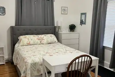 Great location. Linens included!