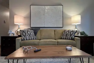 Image de Peaceful 3br near restaurants, hospitals, parks, and shopping