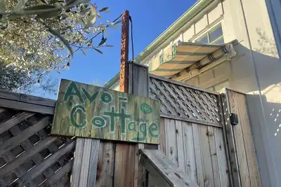 Image de Zenful Avo-Cottage w/hot tub — 5 min from the beach & hiking!