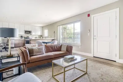 Image de Sleek Campbell 2br w/ Pool, Gym & Spa, walk to Wf & Tj, by Blueground