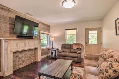 Image de Cozy Cottage: Yard + Deck, Walk to Downtown!