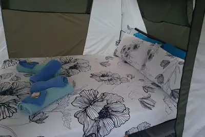 Image de Meyenburg Double bed Tent, Mt Morgan, Qld with shared bath/kitchen