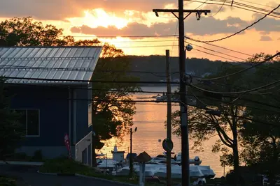 Image de Cozy Lakeview Cottage minutes from water adventures, farms, wineries, & skiing!