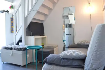 Image de Appartement rénové 2 pièces + mezzanine, piscine, parking, proche plage