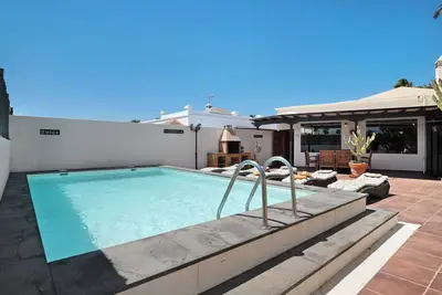 Image de Maison de vacances \"Villa Mar\" près de la mer avec vue sur la mer, piscine et Wi-Fi