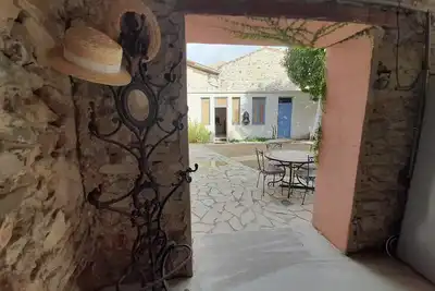 Image de Maisonnette avec Spa et piscine