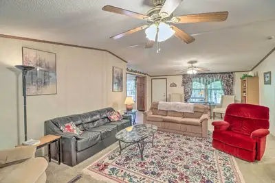 Image de Greers Ferry Getaway w/ Deck & Lake Access!
