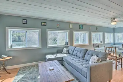 Image de Lakefront Retreat w/ Large Yard & Boat Dock!