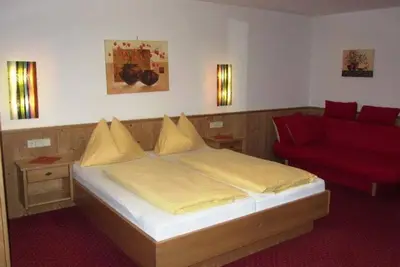 Family room, bath, Wc - Hotel-Garni Landhaus Trenkenbach