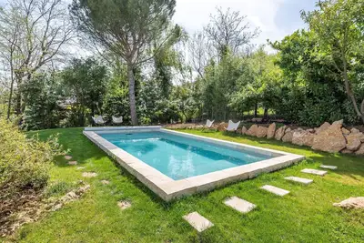 Image de L'atelier, maison avec piscine jardin et vue