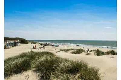 Image de Spacious family home. Beach 1min walk. Dog friendly. Big grdn trampoline. woodburner